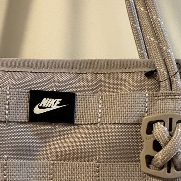 Nike RPM (26L) Gray Tote Bag (used once, like new) - Picture 5 of 9